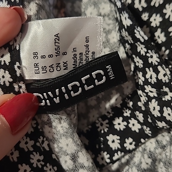 Black Daisy Filled Skirt - Picture 5 of 7